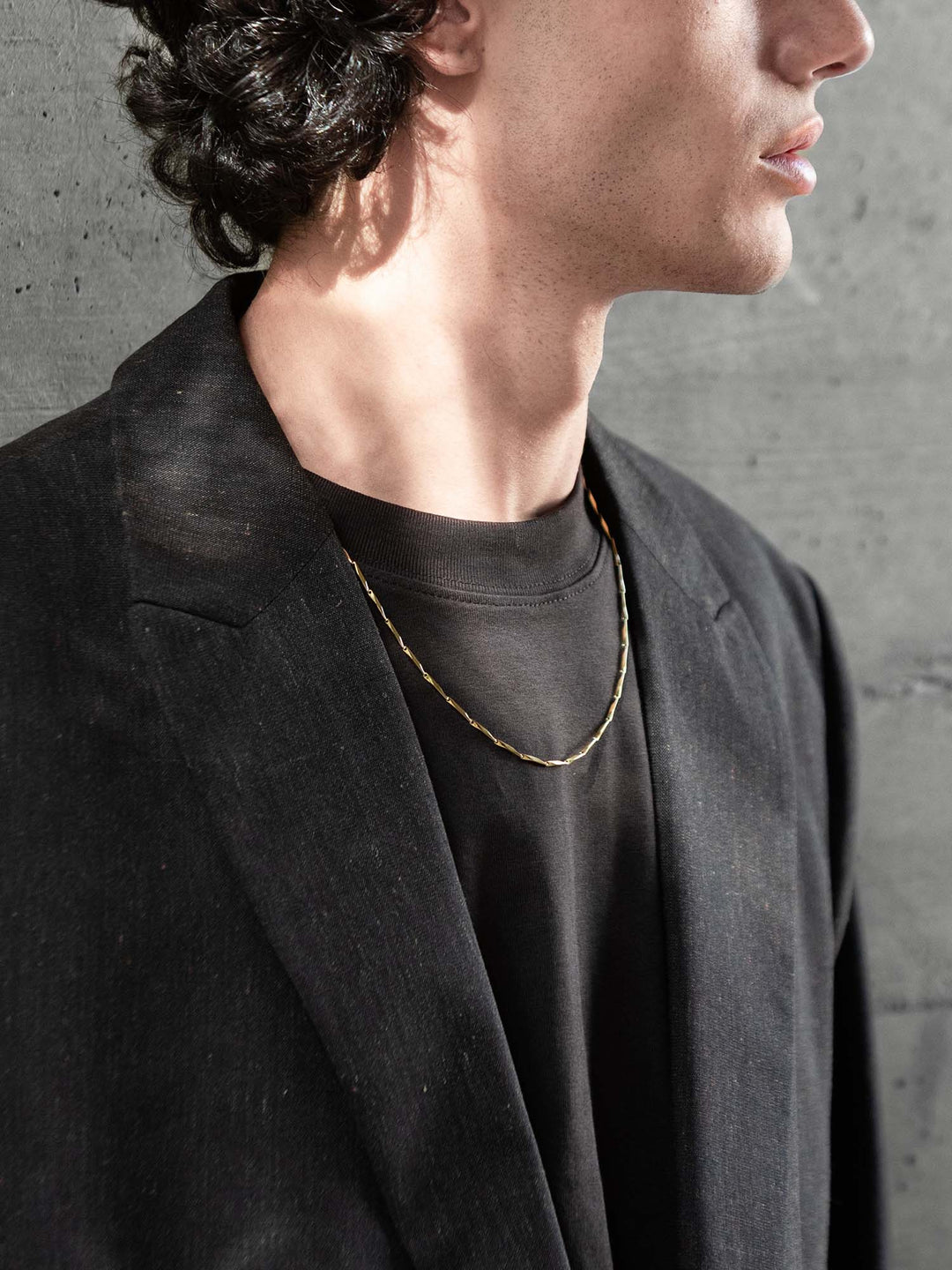 LINEAR CHAIN NECKLACE