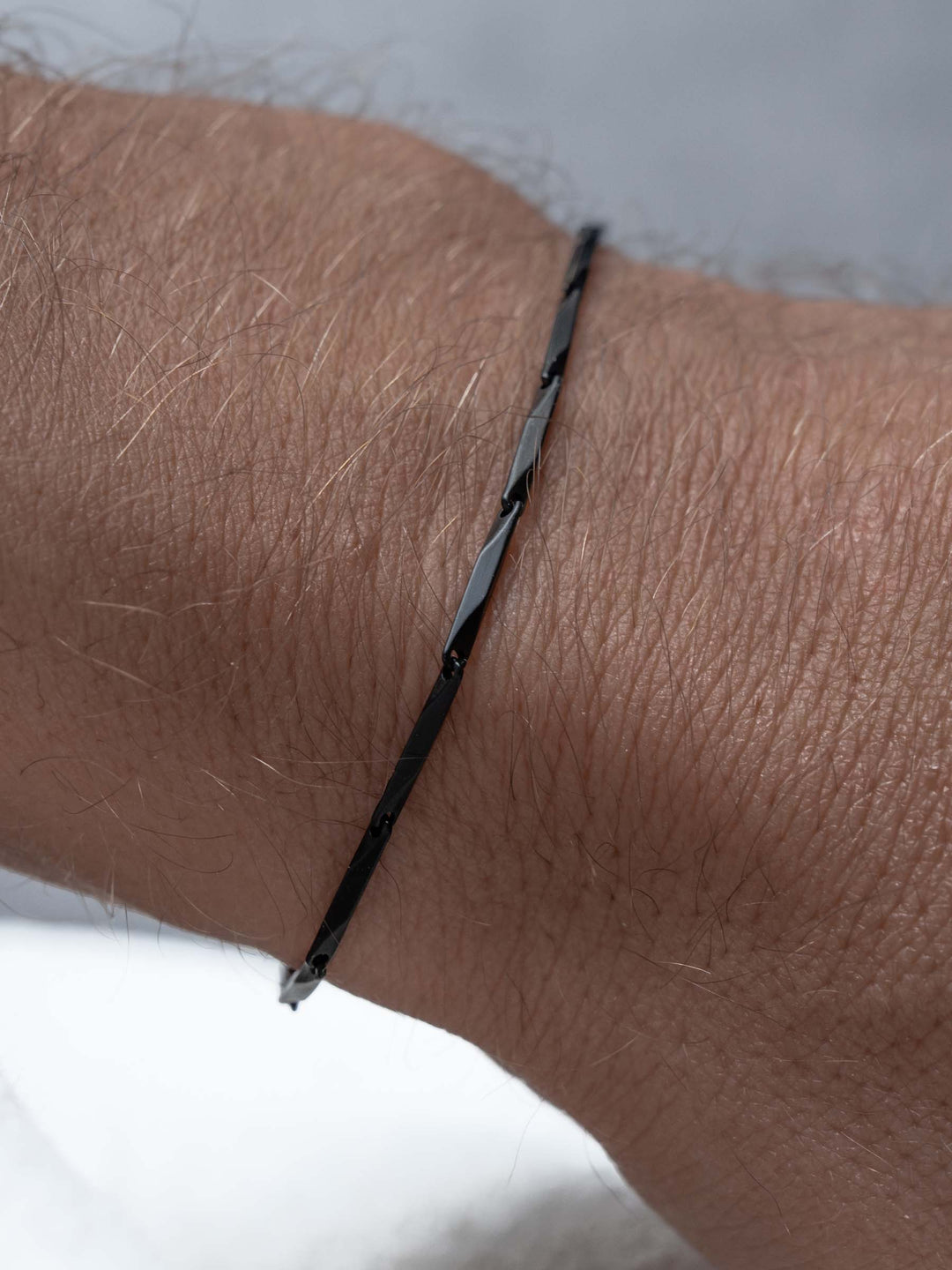 LINEAR CHAIN BRACELET