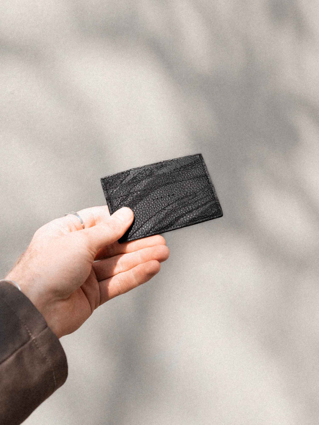 RIPPLE CARD HOLDER BLACK
