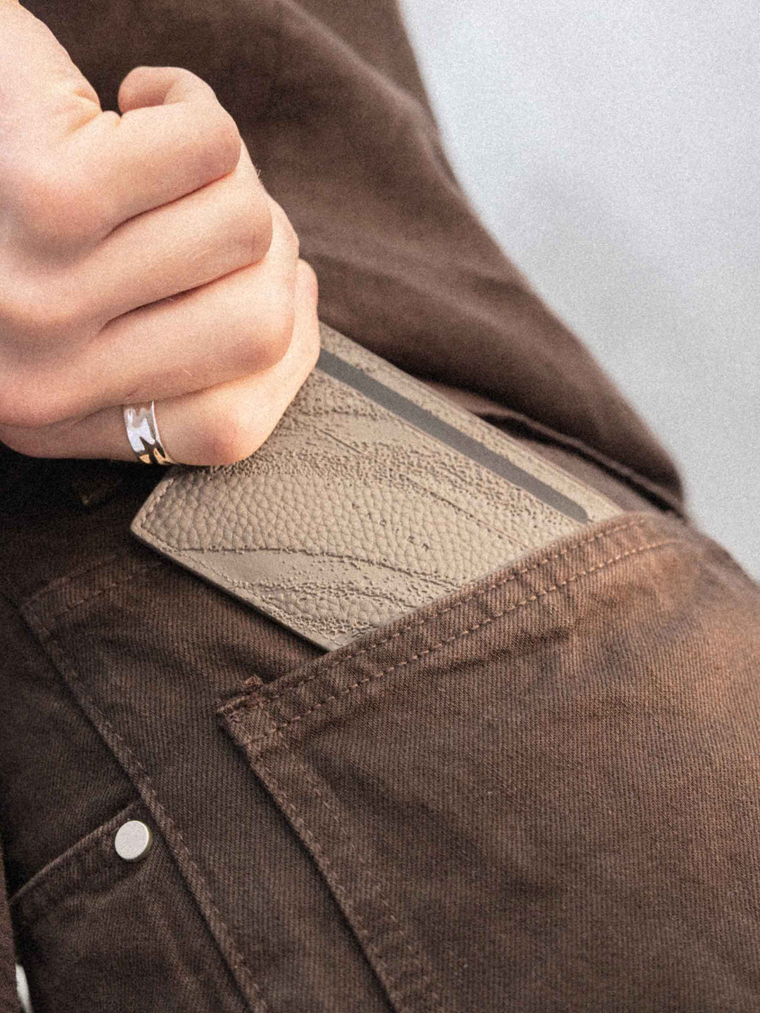 RIPPLE CARD HOLDER TAN