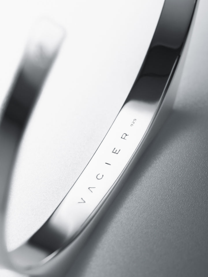 RIPPLE SIGNET CUFF IN SILVER