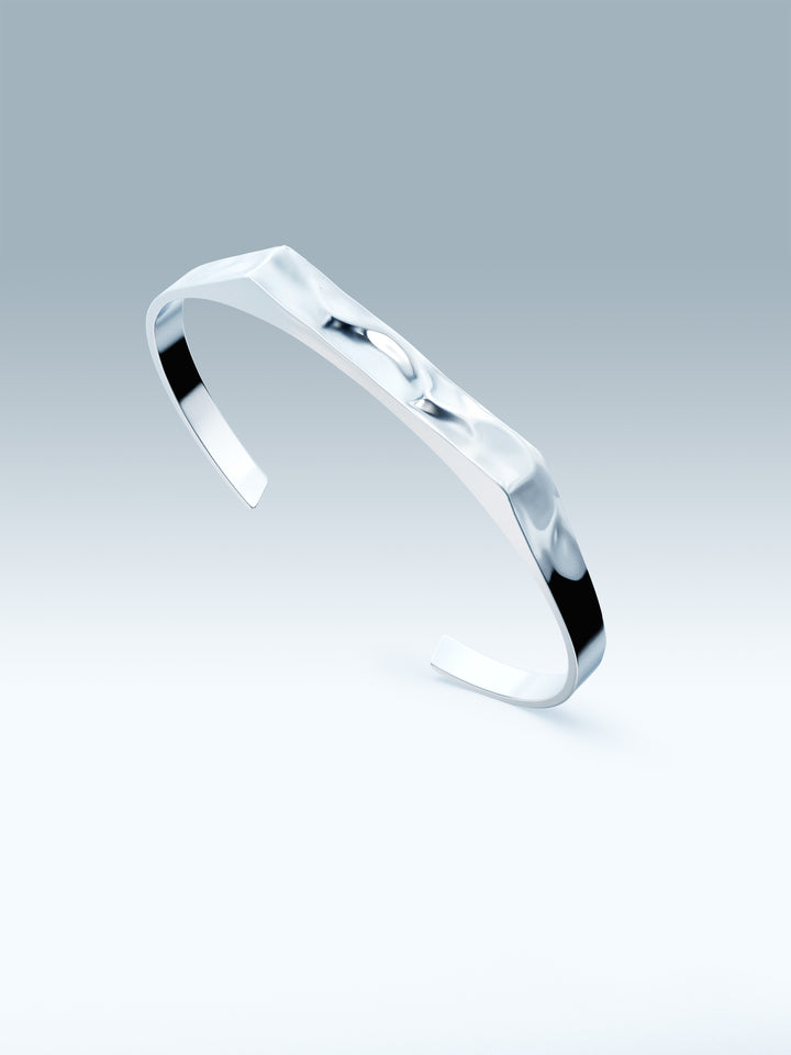 RIPPLE SIGNET CUFF IN SILVER