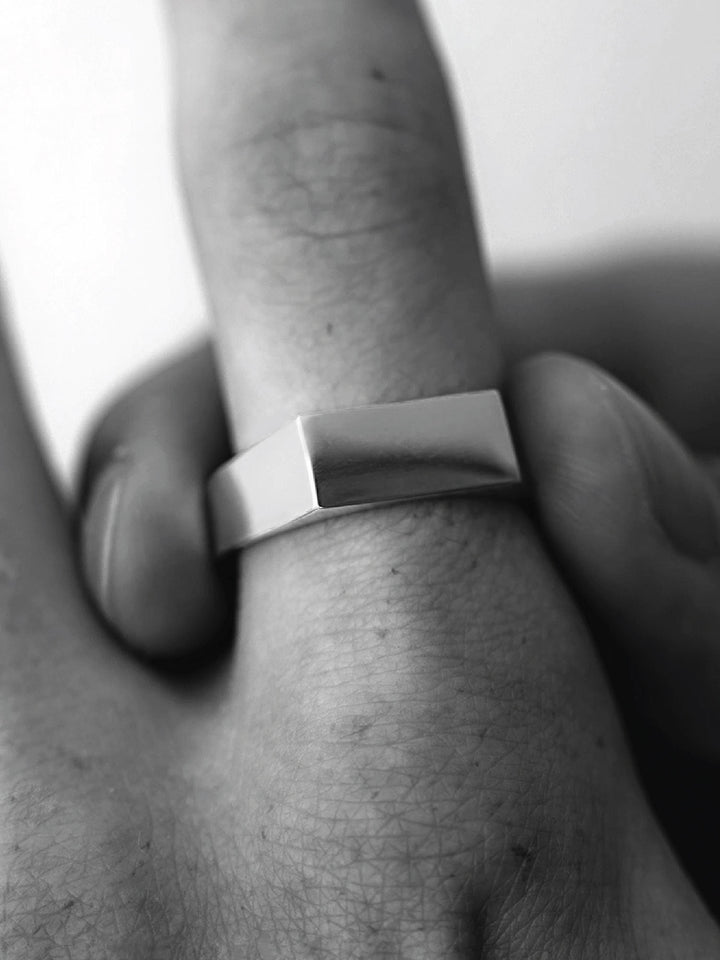 UNISIZE SIGNET RING IN SILVER