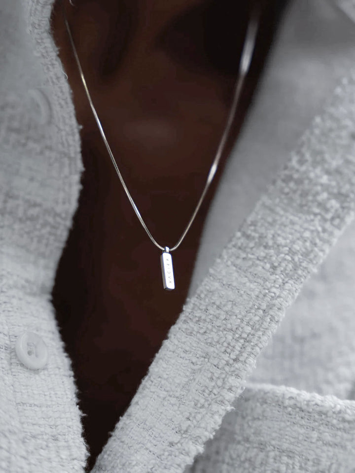 SQUARE PENDANT NECKLACE