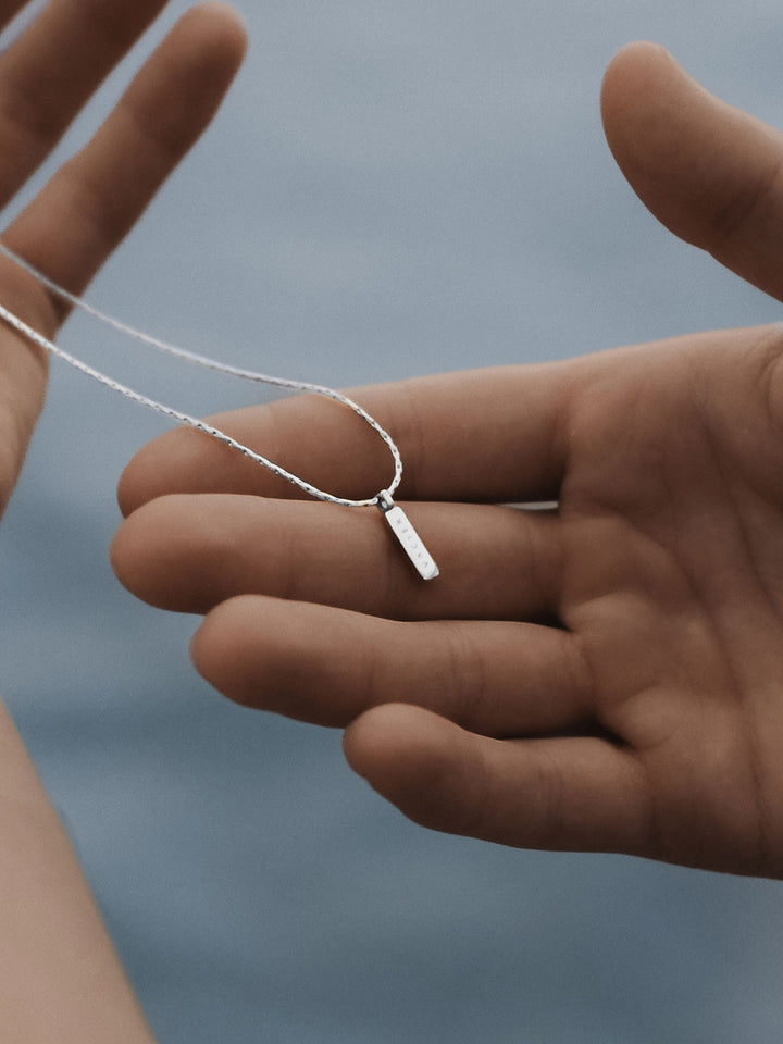 WIRE PENDANT NECKLACE