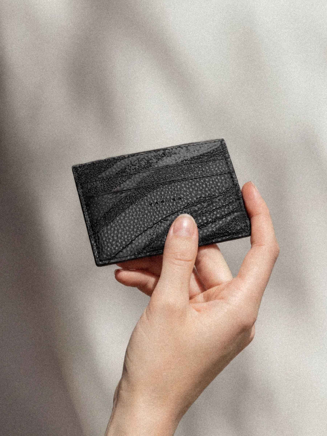 RIPPLE CARD HOLDER BLACK