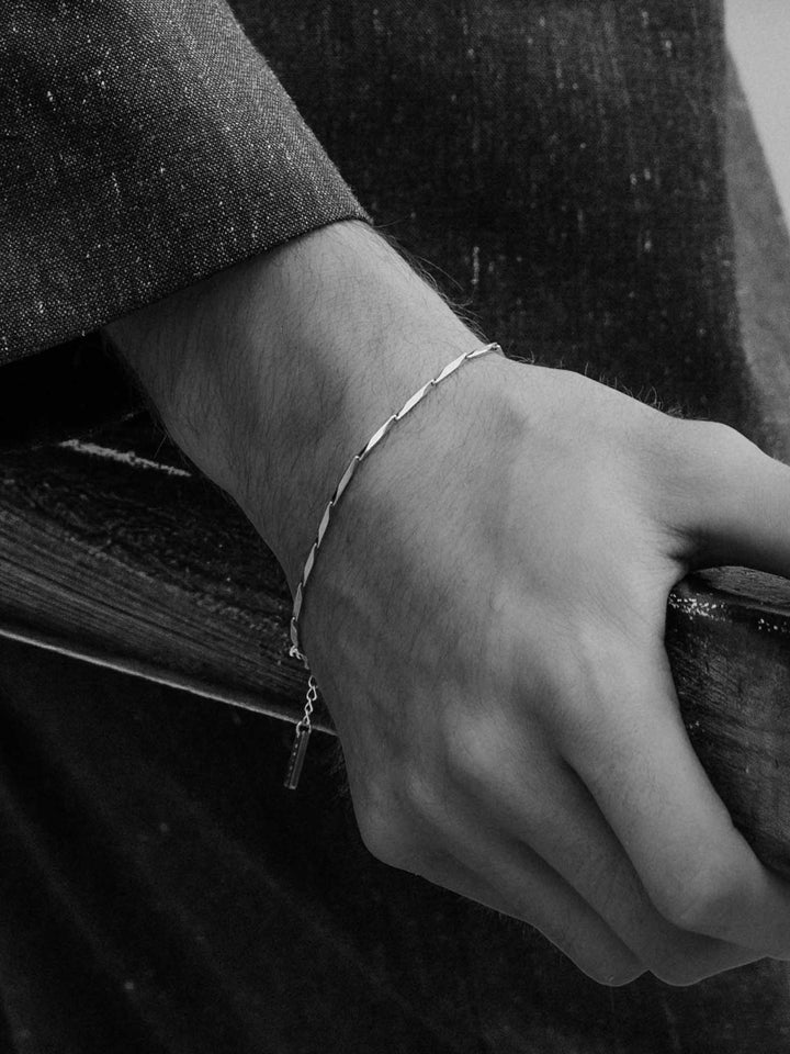 LINEAR CHAIN BRACELET