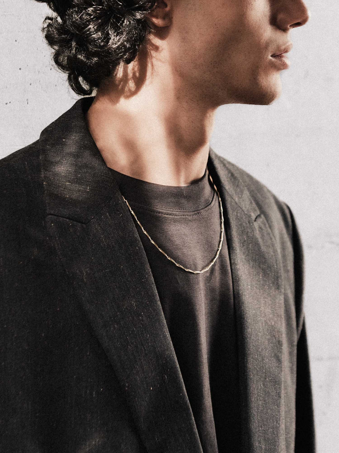 LINEAR CHAIN NECKLACE