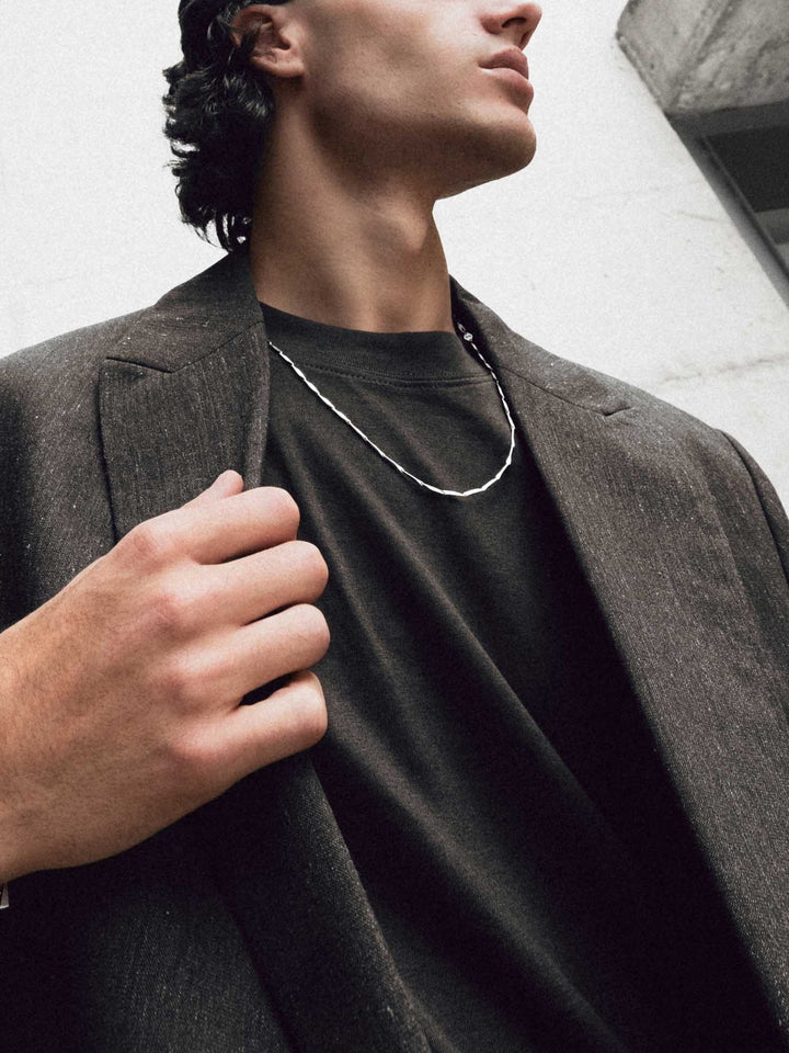 LINEAR CHAIN NECKLACE