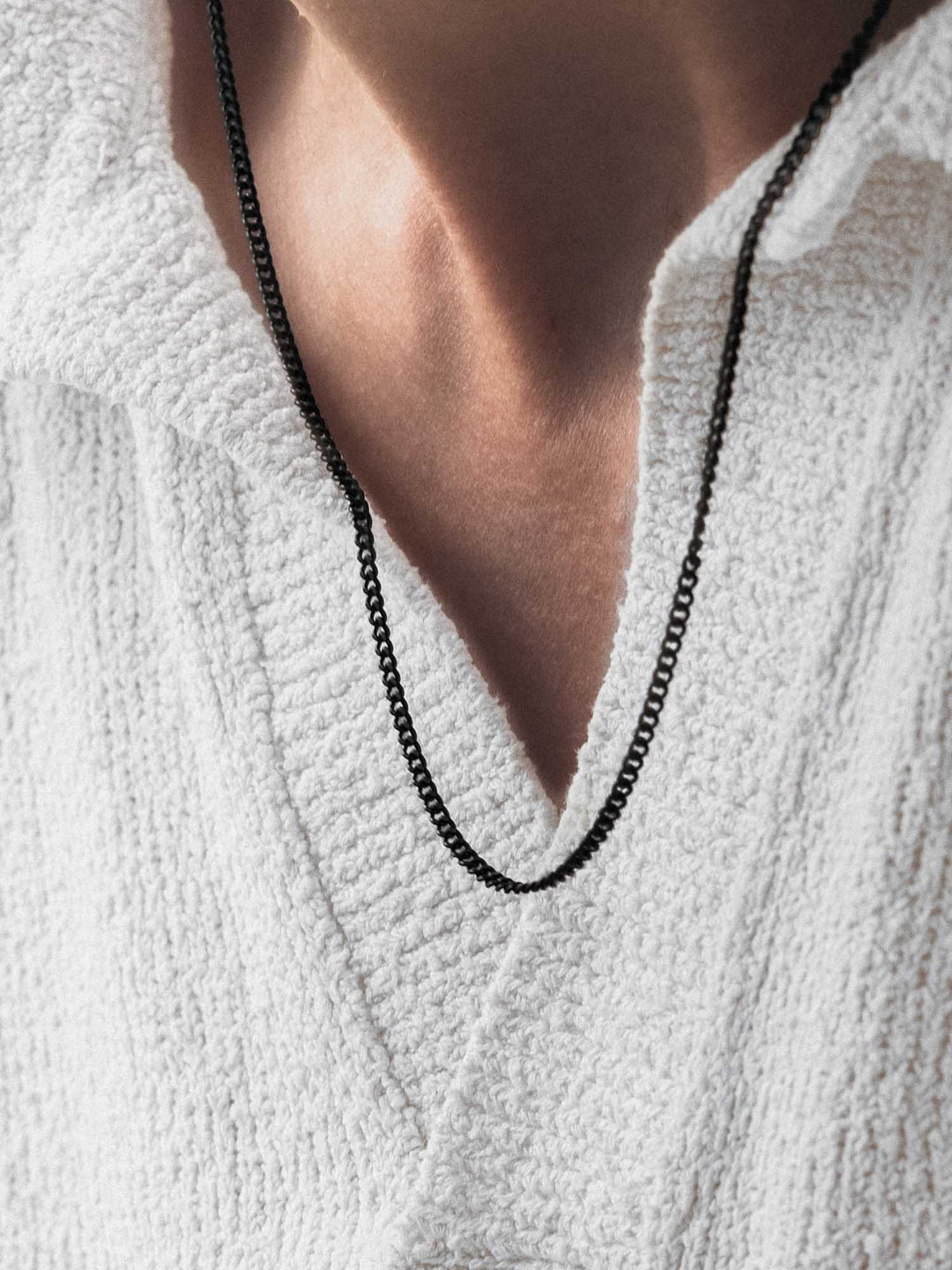 MINIMAL CHAIN NECKLACE