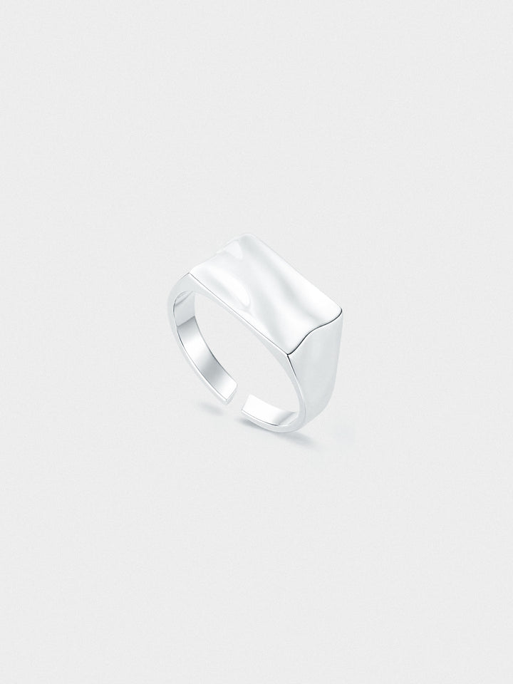 RIPPLE SIGNET RING IN SILVER
