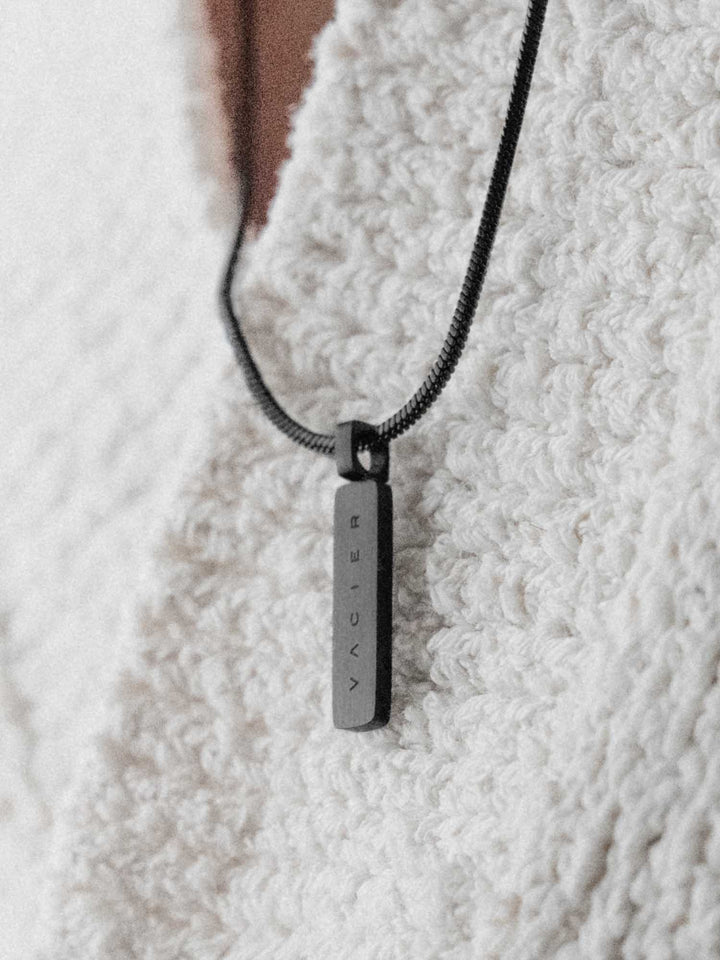 SQUARE PENDANT NECKLACE