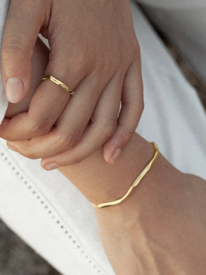 VEER CUFF IN GOLD VERMEIL
